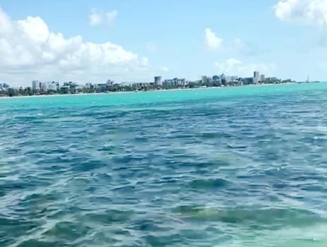 APART NO EDIF NEO BEIRA MAR DE PAJUCARA fica na Rua Julio Plech Filho 60 CONSUMO ELETRICO É PAGO NO CKECK-OUT Maceió Esterno foto